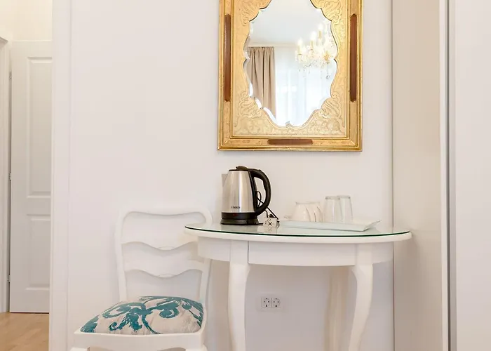 Le Monde - Vintage Bed & Breakfast Split