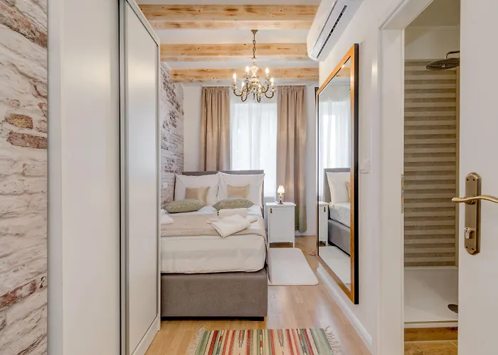 Le Monde - Vintage Bed & Breakfast Split