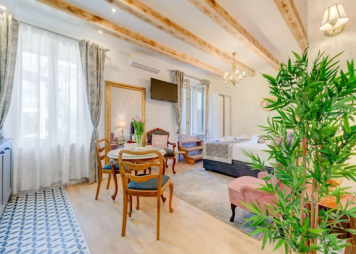 Le Monde - Vintage Bed & Breakfast Split