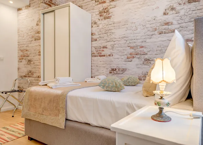 Le Monde - Vintage Bed & Breakfast 4*