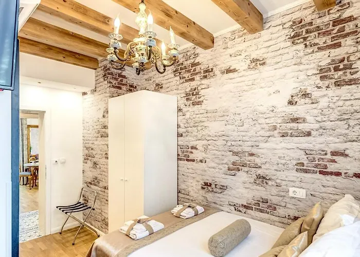 Le Monde - Vintage 4*