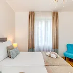 Le Monde - Vintage Bed & Breakfast 4*