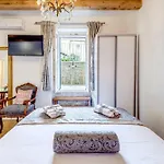 Le Monde - Vintage Bed & Breakfast 4*