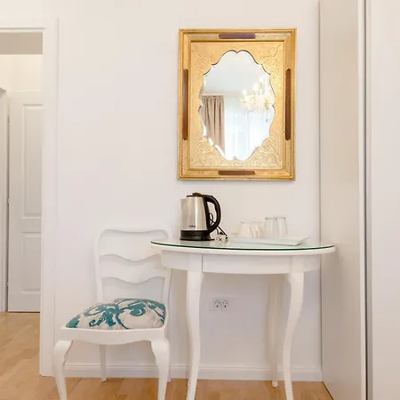 Le Monde - Vintage Bed and breakfast 4*