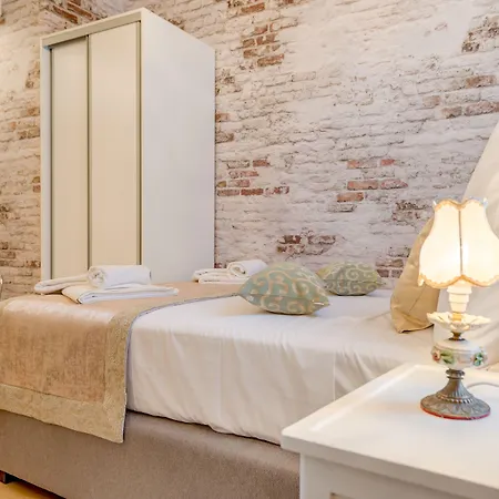 Le Monde - Vintage Nocleg ze śniadaniem 4*