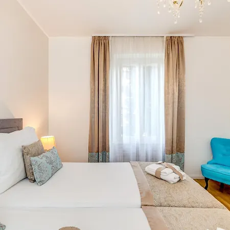 Le Monde - Vintage Nocleg ze śniadaniem 4*