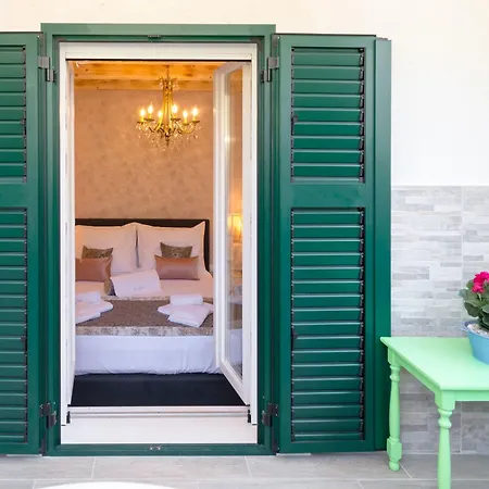 Le Monde Luxury Bed & Breakfast 4*