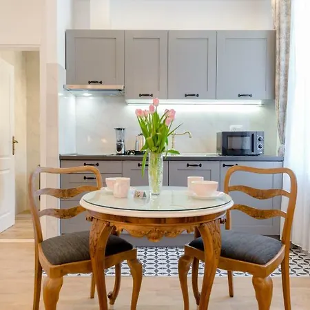 Le Monde Luxury Split